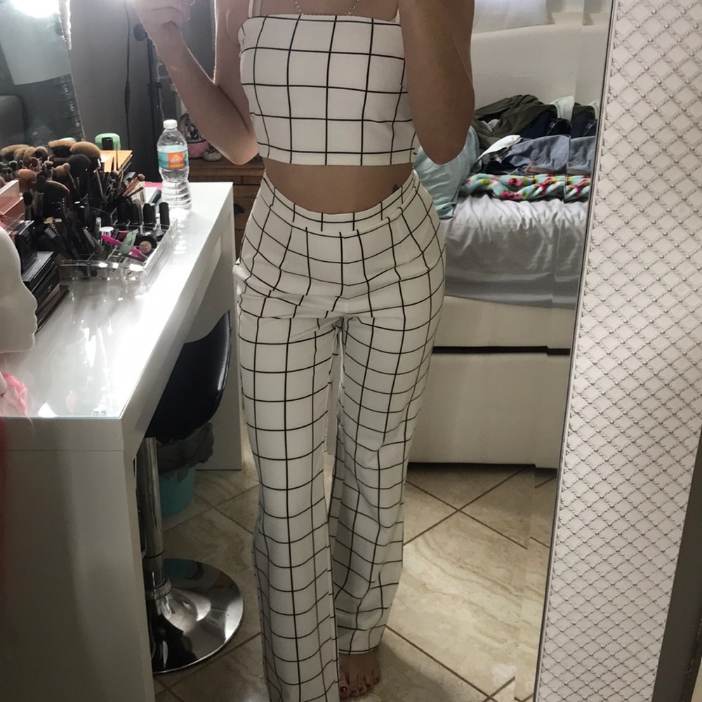 Cute white and black stripe patterned 2 piece